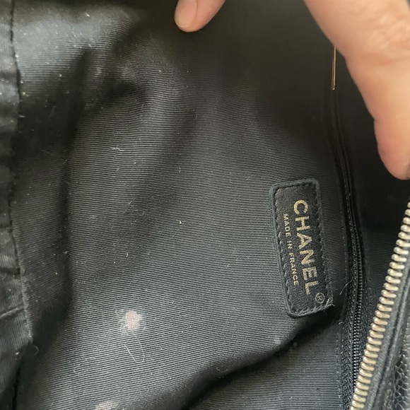 Authentic!!!!Chanel 2004/2005 caviar timeless shoulder bag. Authentic - Picture 10 of 16